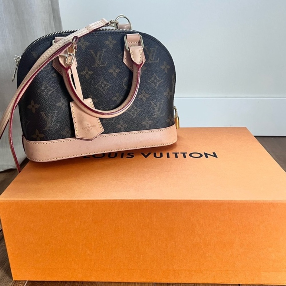 Authentic Louis Vuitton Alma BB monogram pre owned used twice like brand new!
